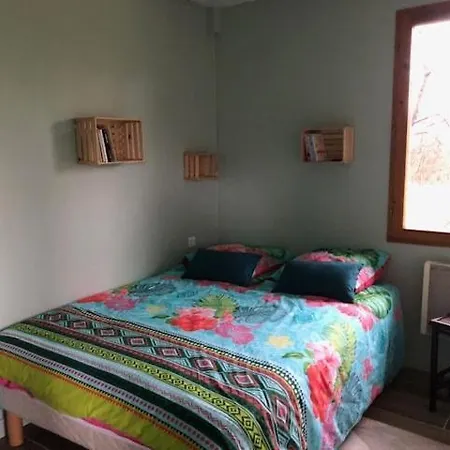 Petite Maisonnette Dans Les Pres Villerest (Loire)