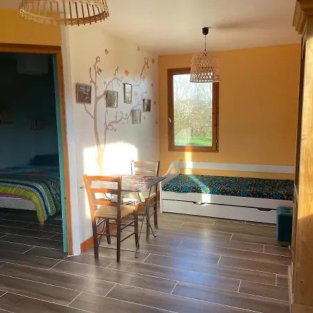 Petite Maisonnette Dans Les Pres Villerest (Loire)